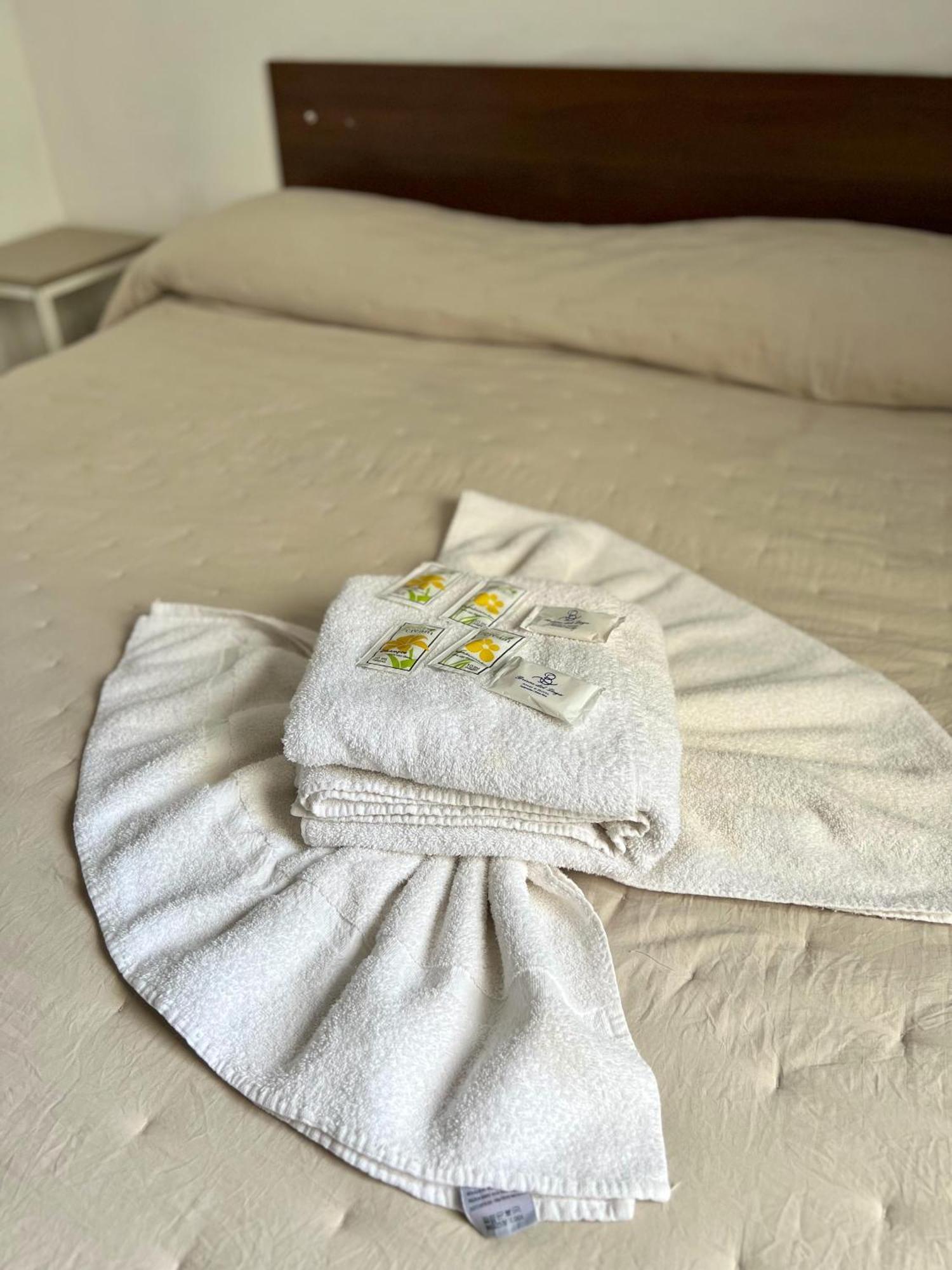 Brisas Del Lago Apartamentos Colón Eksteriør billede
